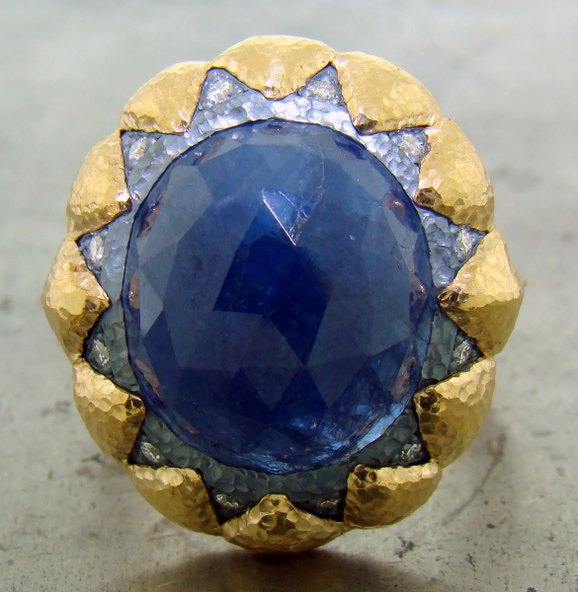 古代风格的蓝宝石戒指由威廉·特拉维斯珠宝可以在CustomMade.com德赢与ac米兰手机