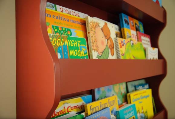 定制的儿童书架的定制木制品在CustomMade.com格格不入德赢与ac米兰手机
