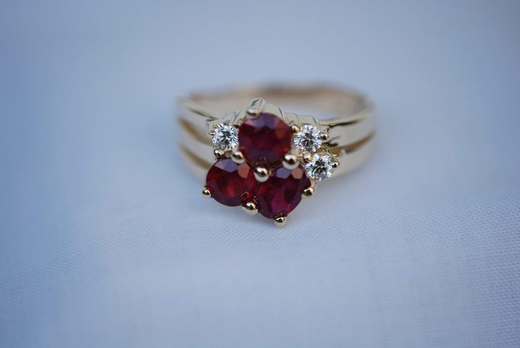 红宝石和钻石戒指由Rohan Design在CustomMade.com设计德赢与ac米兰手机