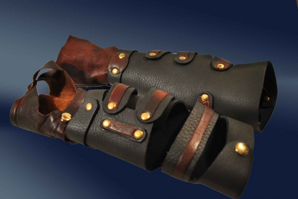 火国灵感的手臂护腕，由粗糙边缘Leatherworks在CustomMade.com德赢与ac米兰手机