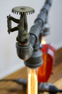 回收、反向,复活:消防洒水灯侧面照片